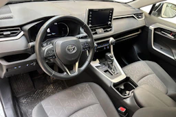 valkoinen Toyota RAV4 2021 kuva 6.