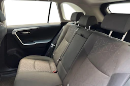 valkoinen Toyota RAV4 2021 kuva 8.