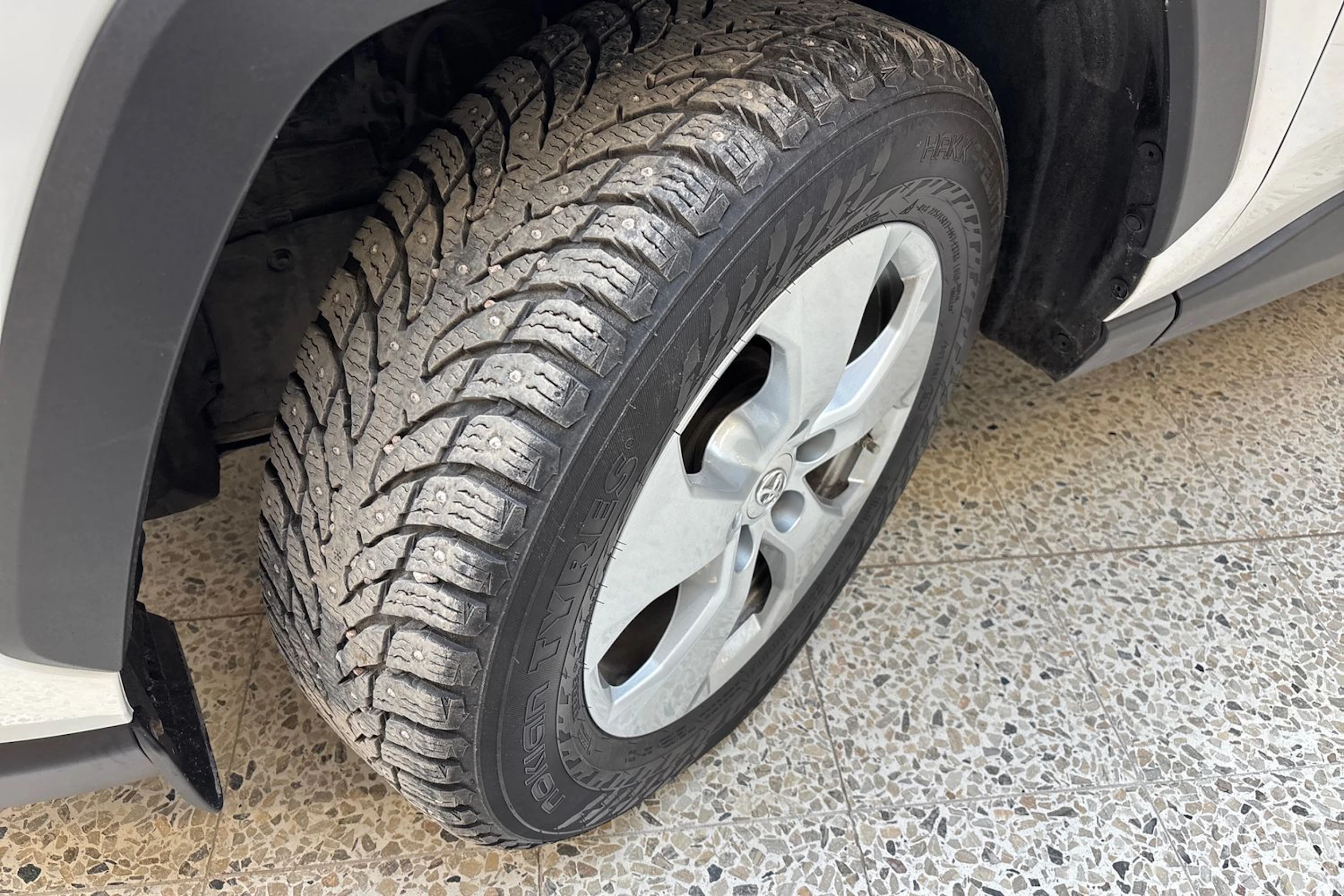 valkoinen Toyota RAV4 2021 kuva 10.