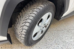 valkoinen Toyota RAV4 2021 kuva 10.