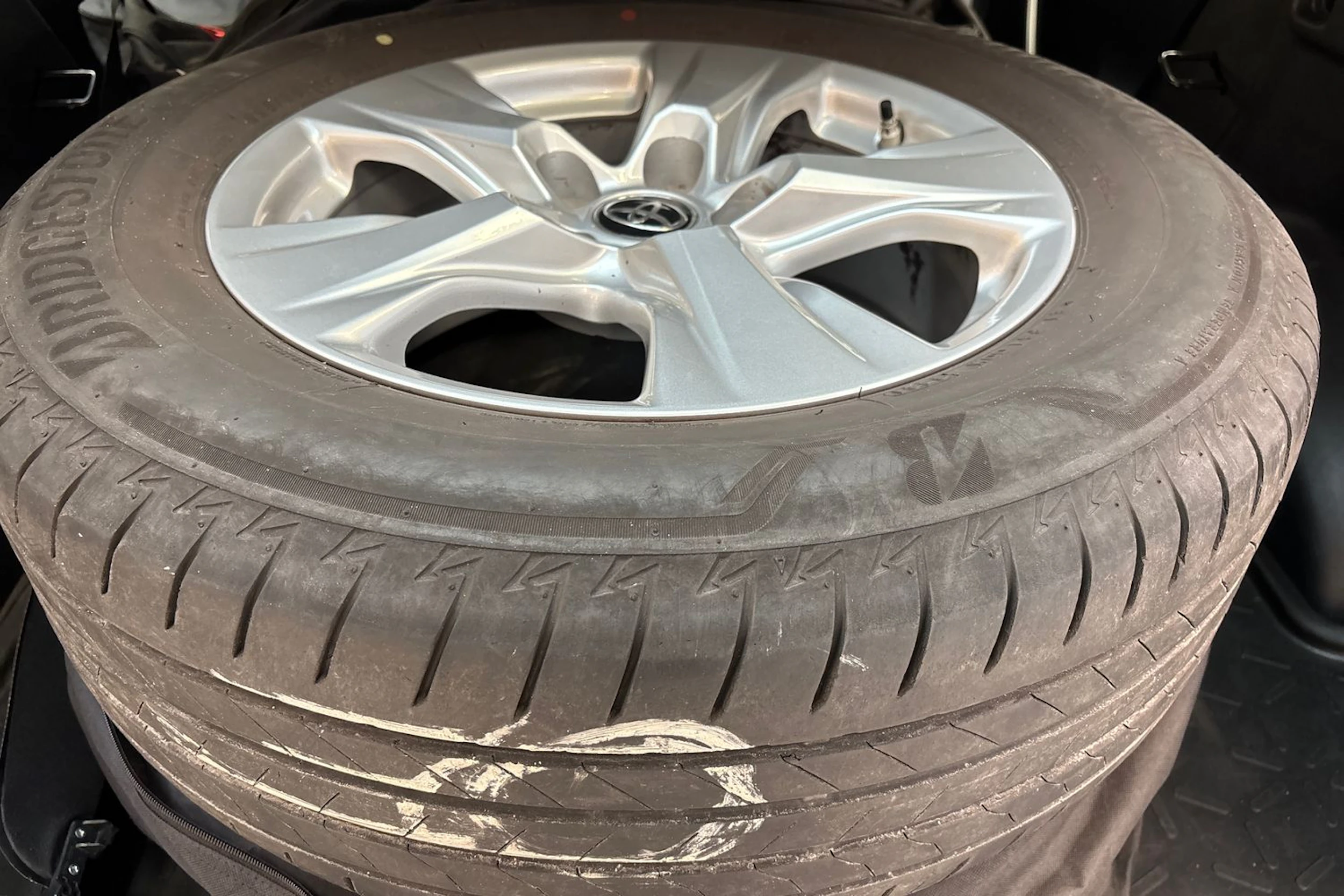 valkoinen Toyota RAV4 2021 kuva 11.