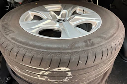 valkoinen Toyota RAV4 2021 kuva 11.