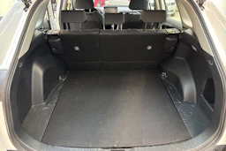 valkoinen Toyota RAV4 2021 kuva 12.