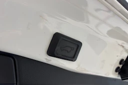 valkoinen Toyota RAV4 2021 kuva 13.