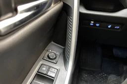 valkoinen Toyota RAV4 2021 kuva 15.