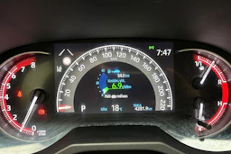 valkoinen Toyota RAV4 2021 kuva 17.