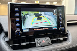 valkoinen Toyota RAV4 2021 kuva 18.