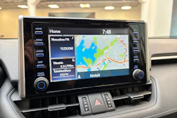 valkoinen Toyota RAV4 2021 kuva 19.