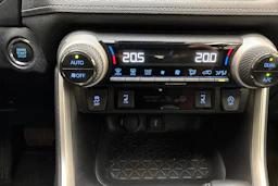 valkoinen Toyota RAV4 2021 kuva 20.