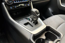 valkoinen Toyota RAV4 2021 kuva 21.