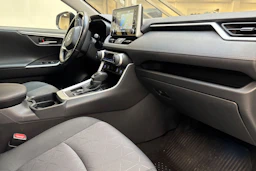 valkoinen Toyota RAV4 2021 kuva 23.