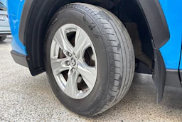 Sininen Toyota RAV4 2021 kuva 10.