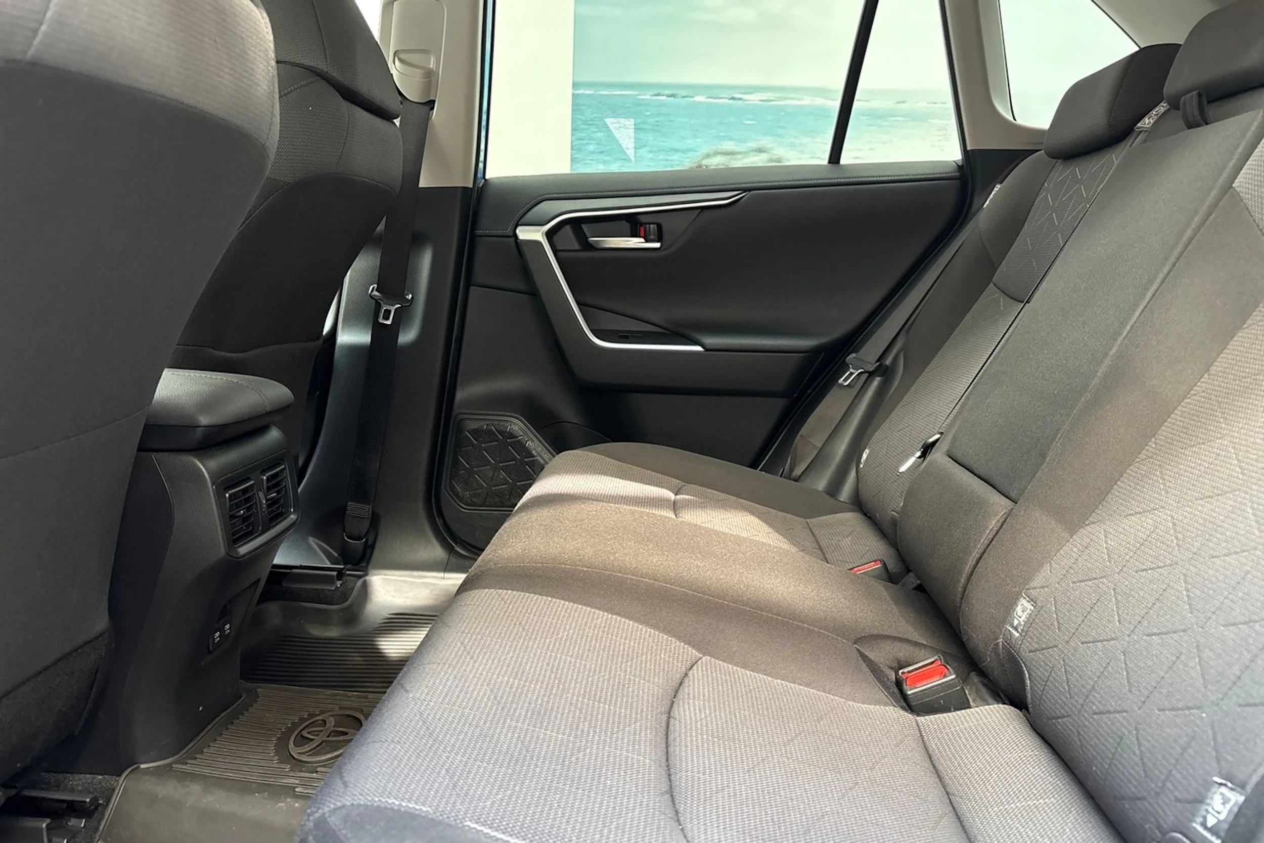 Sininen Toyota RAV4 2021 kuva 14.
