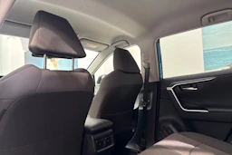 Sininen Toyota RAV4 2021 kuva 15.