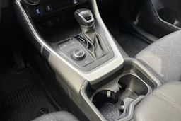 Sininen Toyota RAV4 2021 kuva 24.