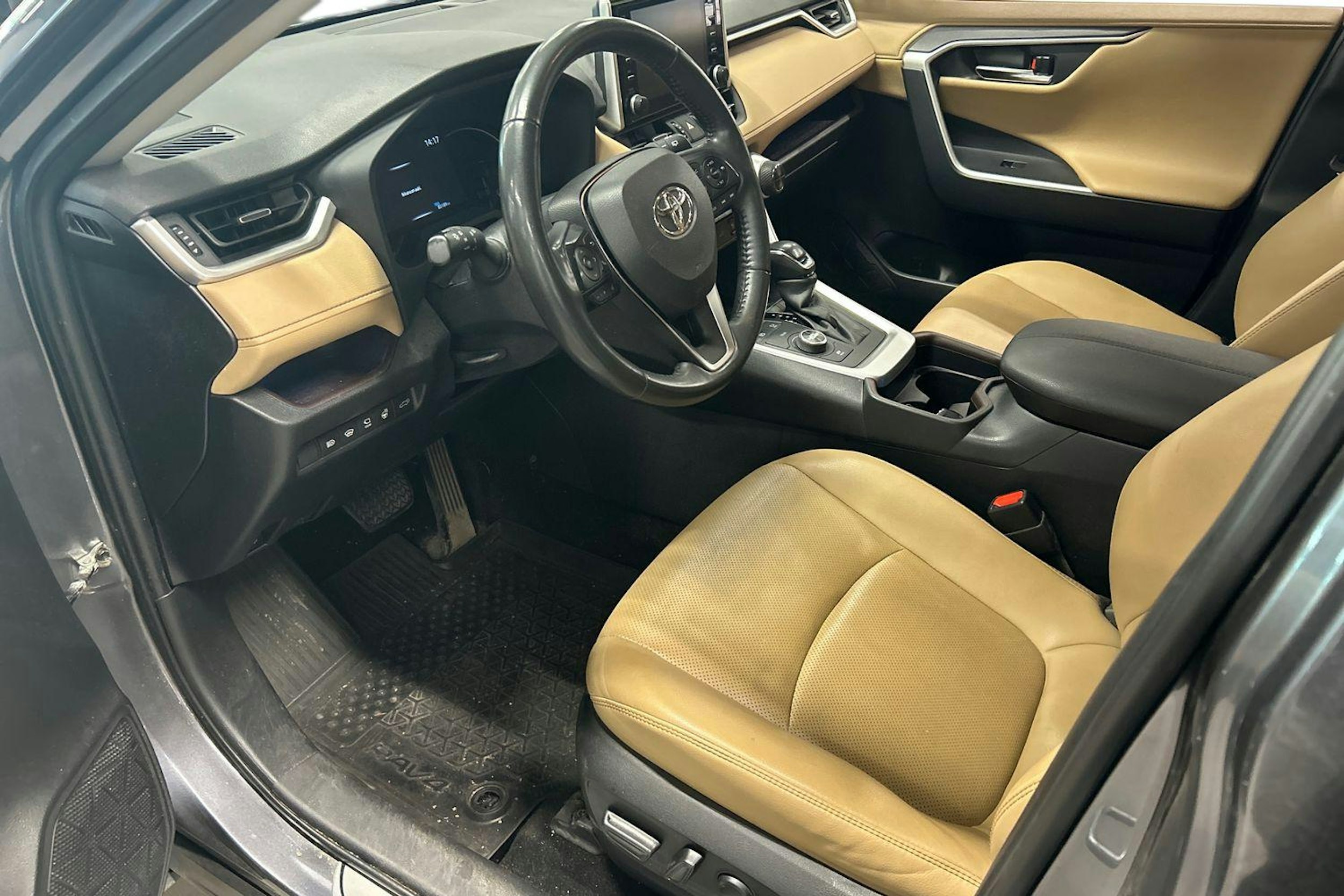 harmaa Toyota RAV4 2021 kuva 3.
