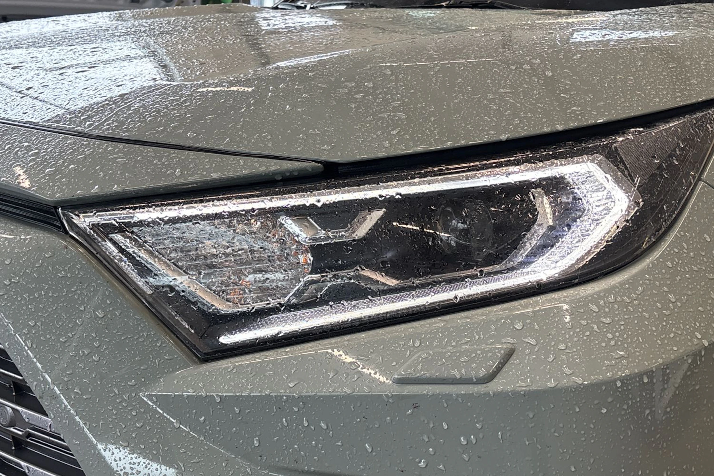 vihreä Toyota RAV4 2021 kuva 5.