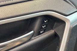 vihreä Toyota RAV4 2021 kuva 7.