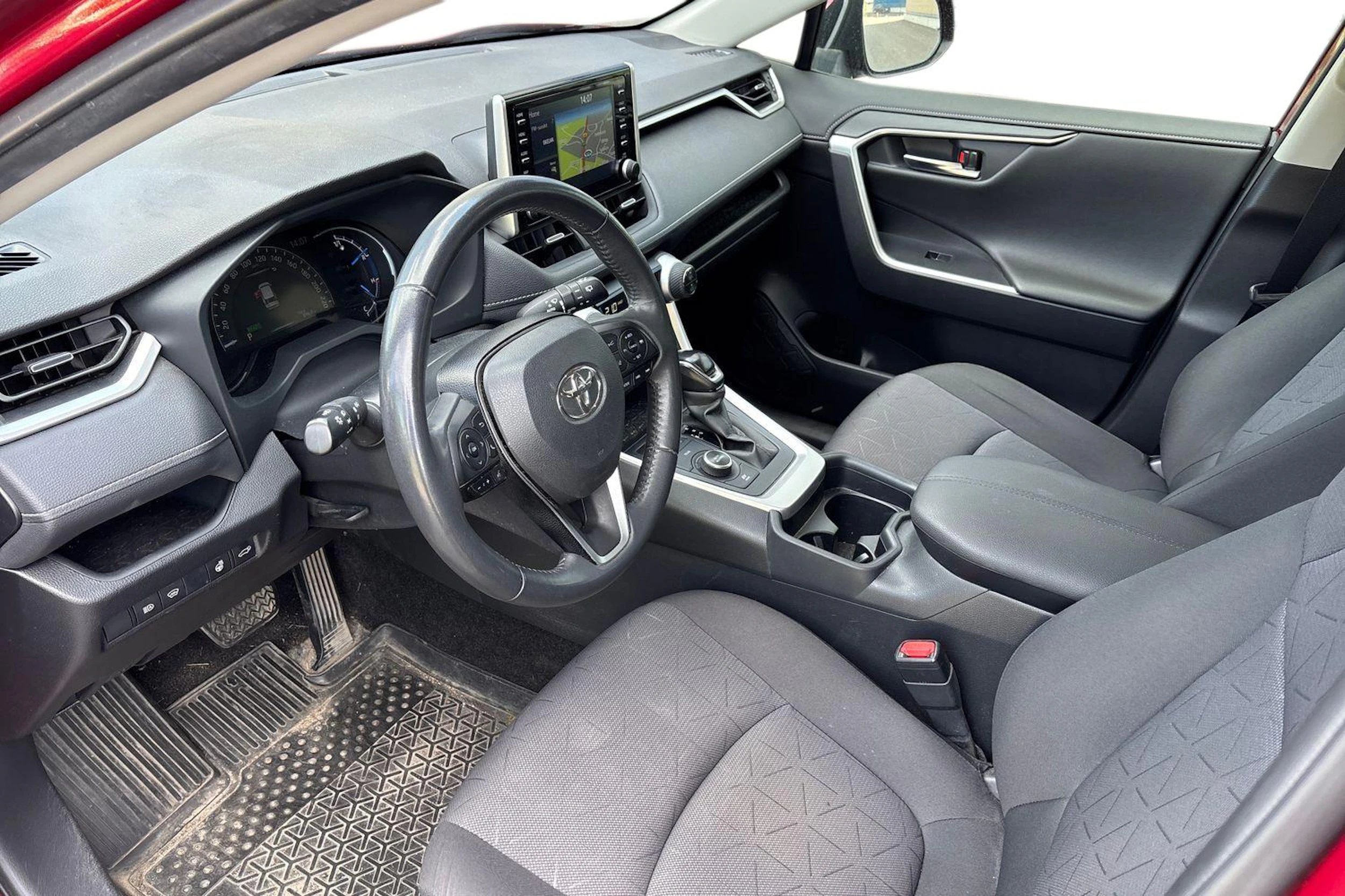 punainen Toyota RAV4 2021 kuva 3.