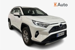 Valkoinen Toyota RAV4 2021 kuva 1.