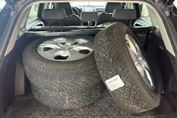 musta Toyota RAV4 2021 kuva 4.