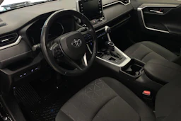Musta Toyota RAV4 2021 kuva 6.