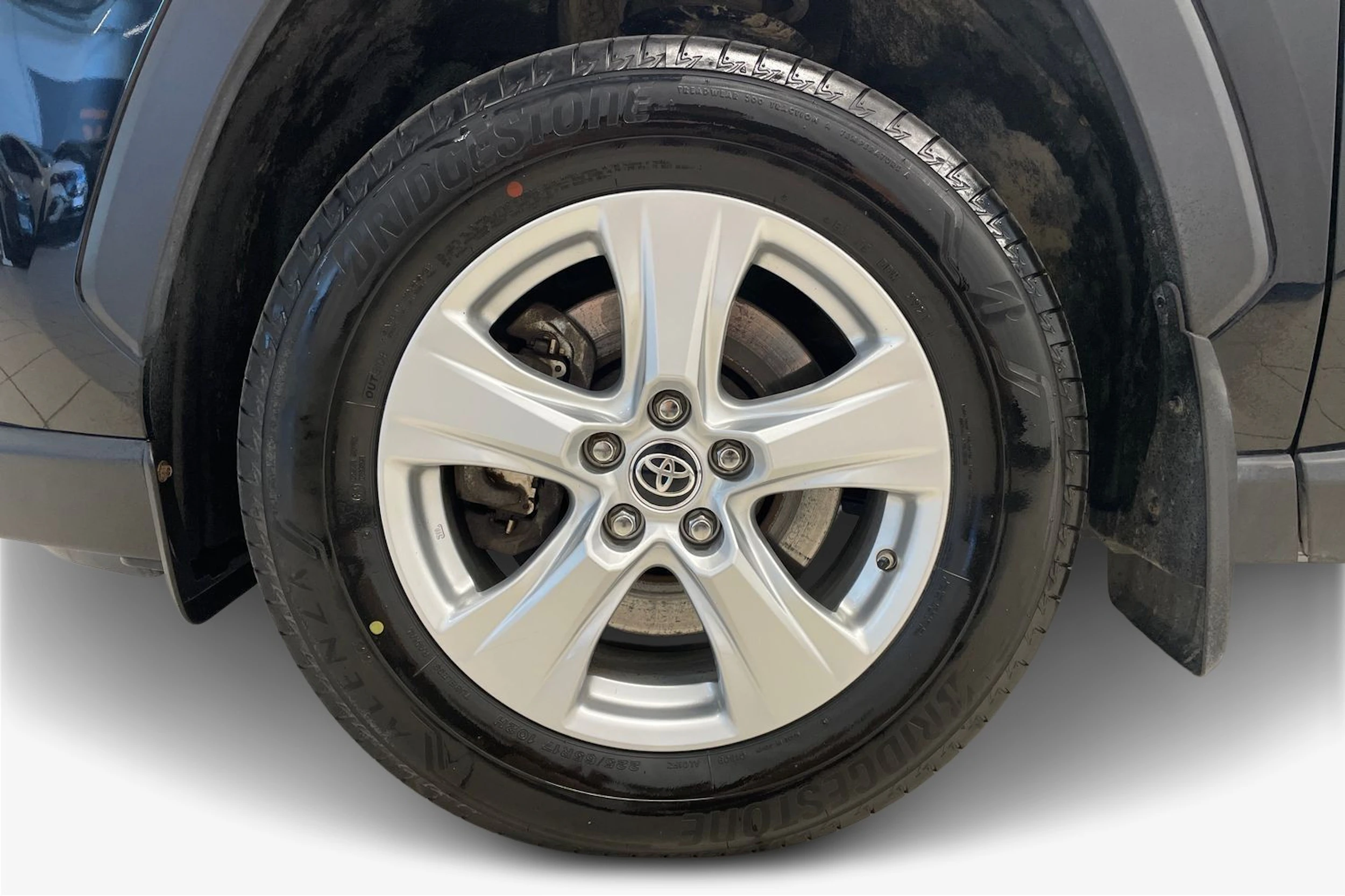 Musta Toyota RAV4 2021 kuva 9.