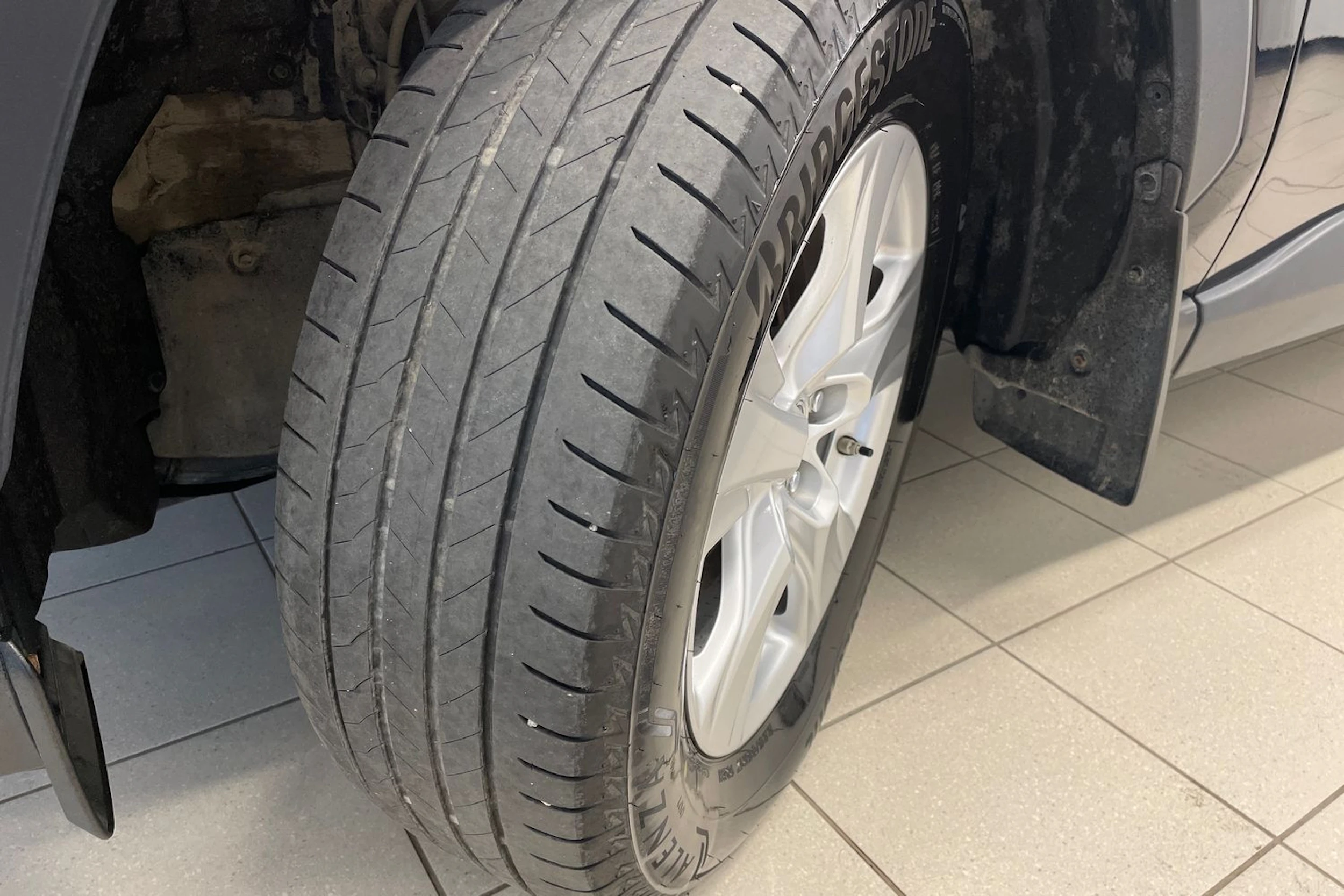 Musta Toyota RAV4 2021 kuva 10.
