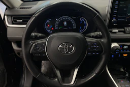 Musta Toyota RAV4 2021 kuva 12.