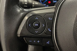 Musta Toyota RAV4 2021 kuva 13.