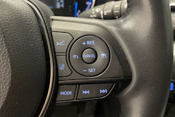 Musta Toyota RAV4 2021 kuva 14.