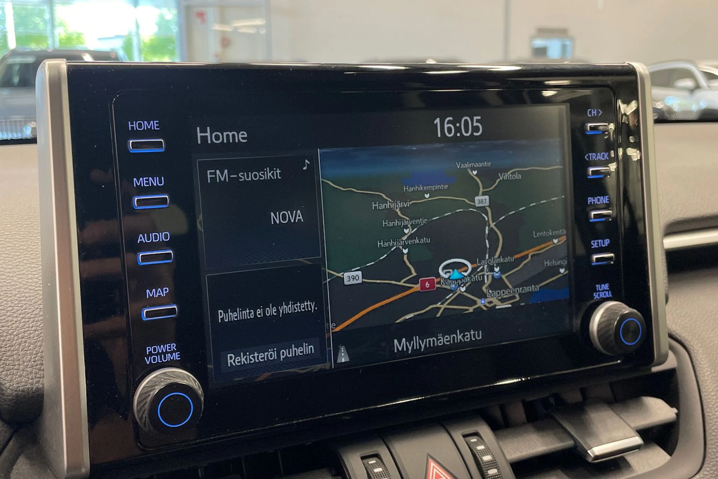 Musta Toyota RAV4 2021 kuva 19.