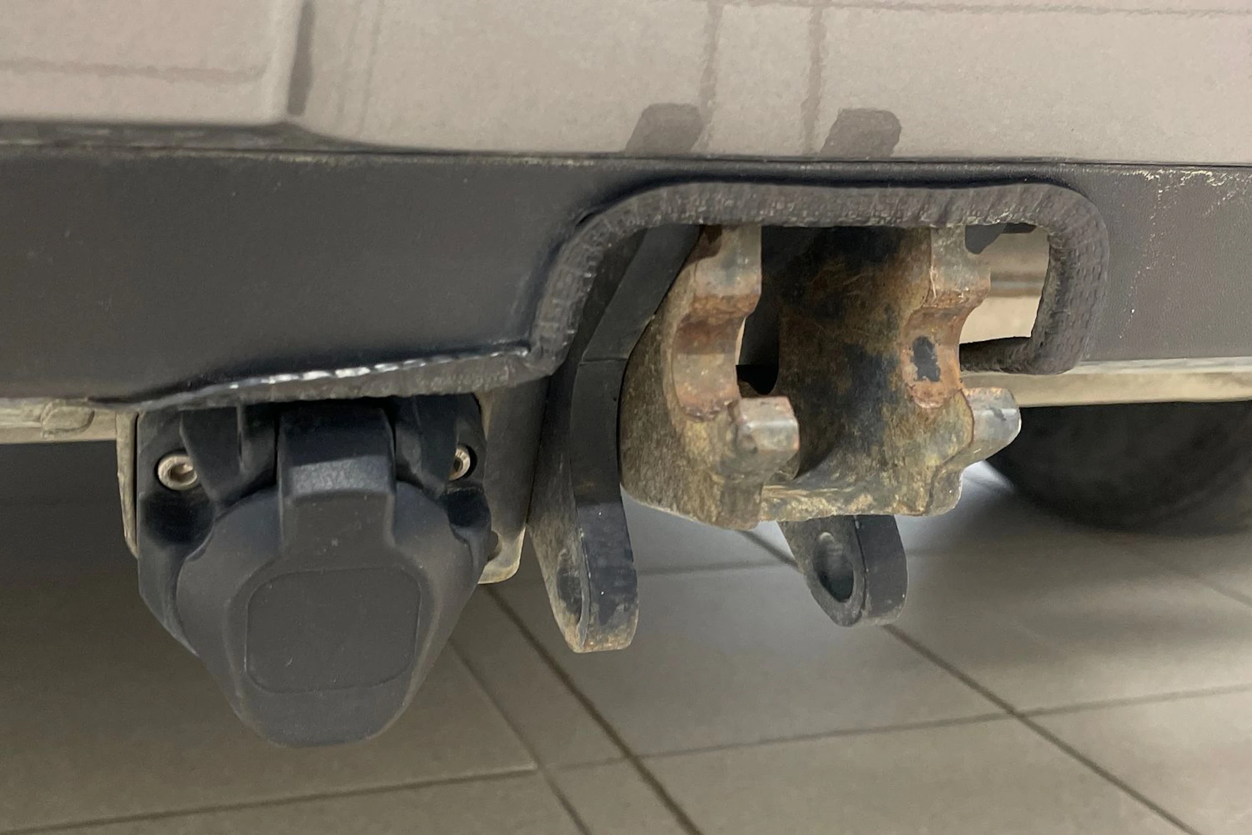 Musta Toyota RAV4 2021 kuva 22.
