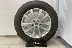 Musta Toyota RAV4 2021 kuva 24.