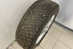 Musta Toyota RAV4 2021 kuva 25.