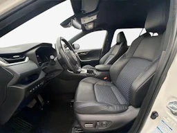 valkoinen Toyota RAV4 2022 kuva 5.