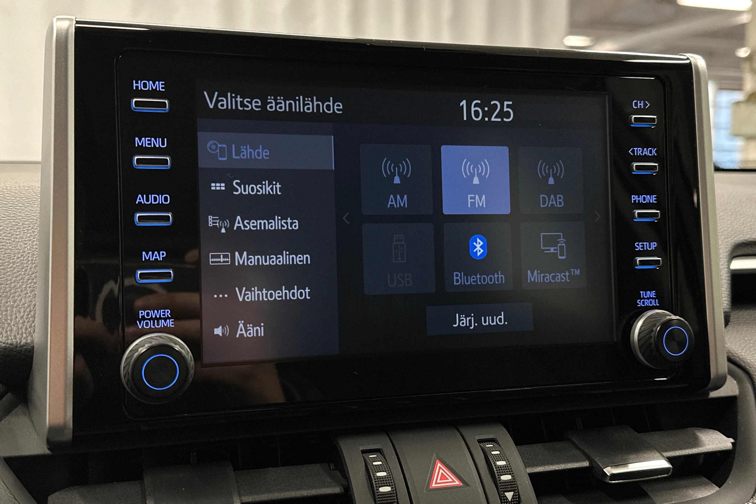 Toyota RAV4 2022 kuva 18.