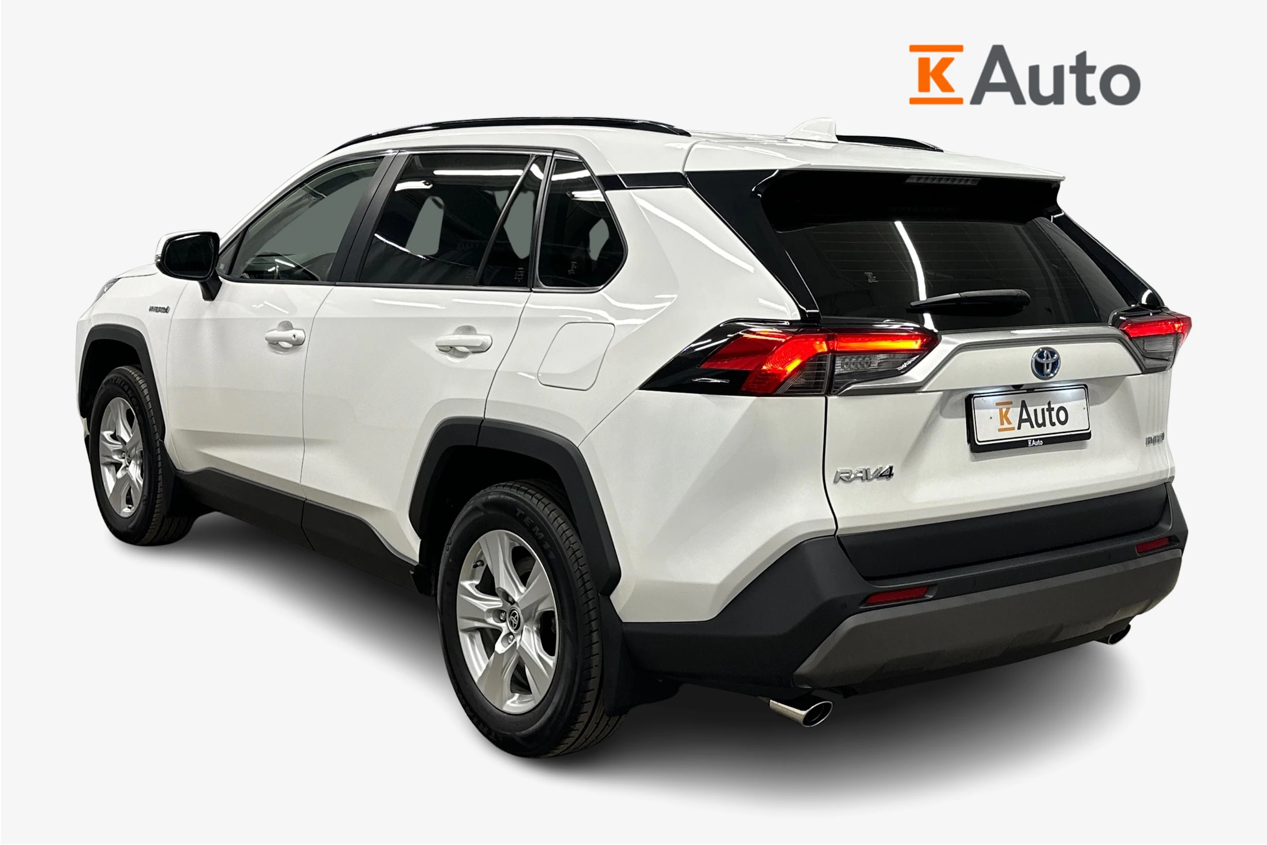 valkoinen Toyota RAV4 2022 kuva 2.