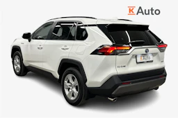 valkoinen Toyota RAV4 2022 kuva 2.