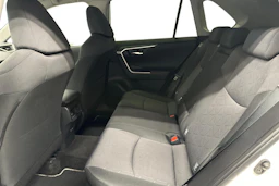 valkoinen Toyota RAV4 2022 kuva 8.