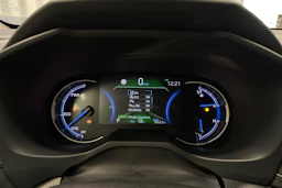 valkoinen Toyota RAV4 2022 kuva 13.