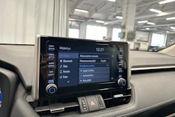 valkoinen Toyota RAV4 2022 kuva 17.