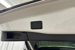 valkoinen Toyota RAV4 2022 kuva 21.