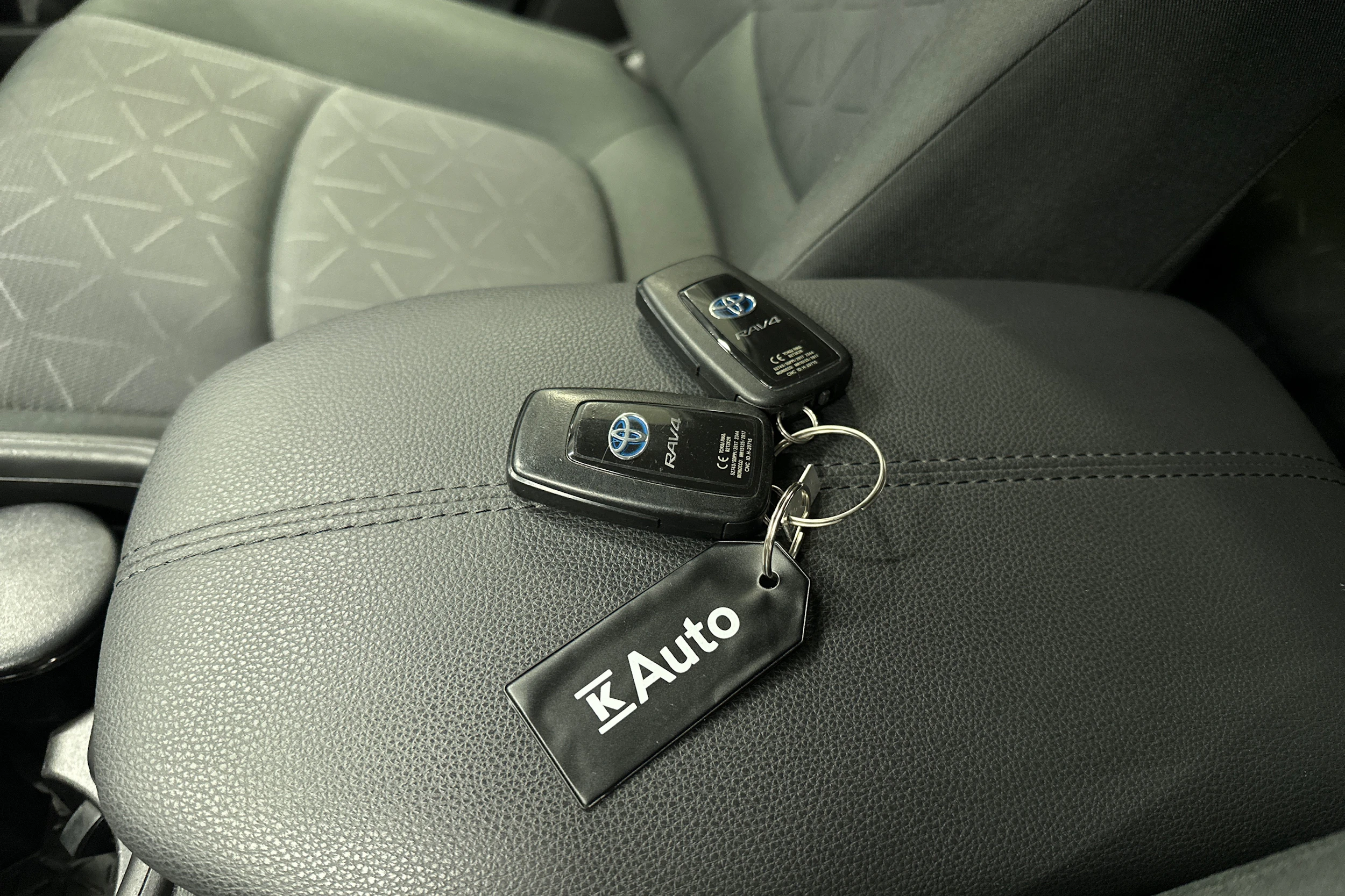 valkoinen Toyota RAV4 2022 kuva 22.