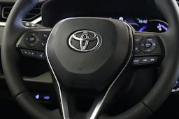 musta Toyota RAV4 2022 kuva 8.