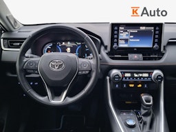 harmaa Toyota RAV4 2022 kuva 6.