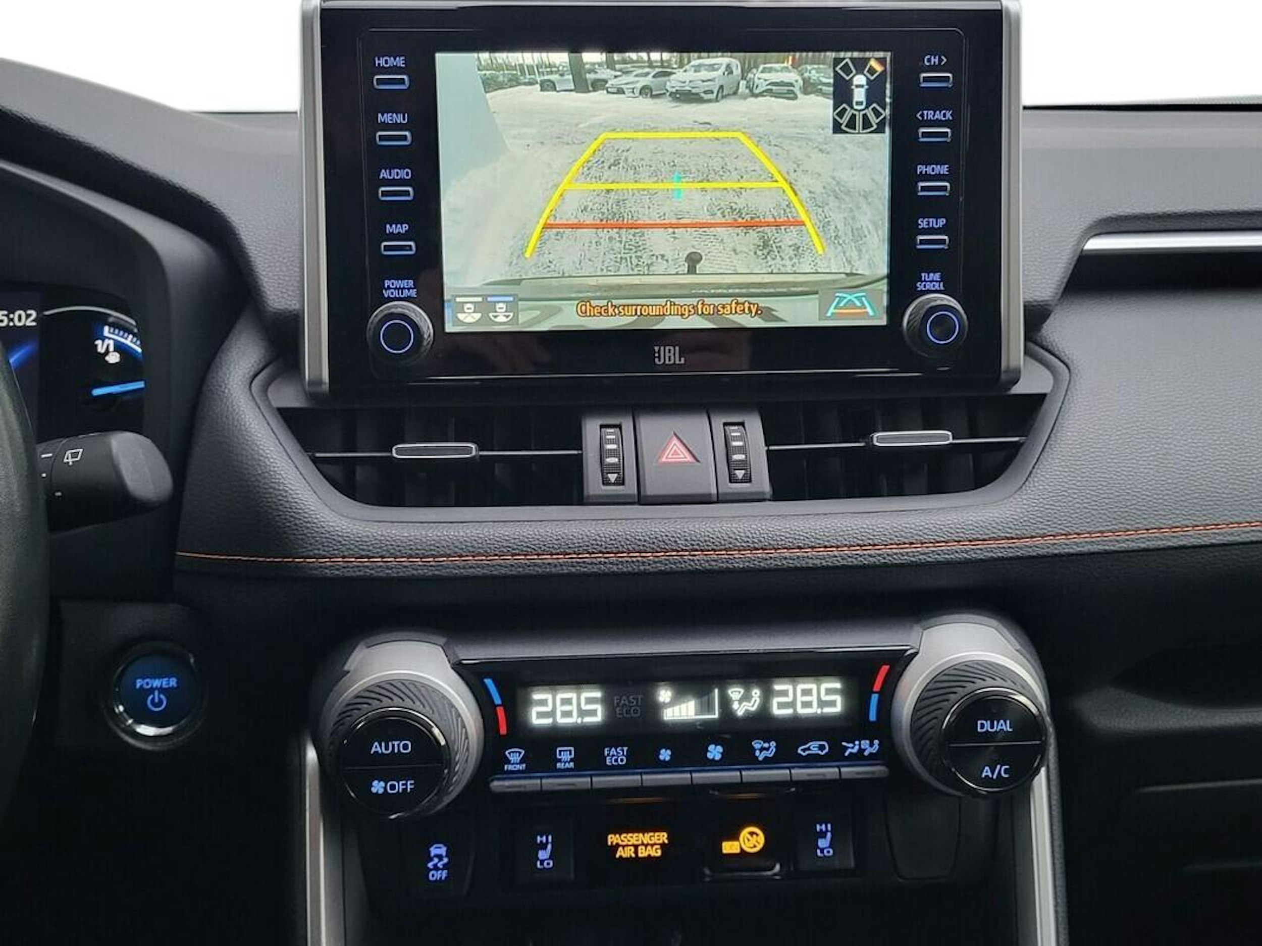 harmaa Toyota RAV4 2022 kuva 7.