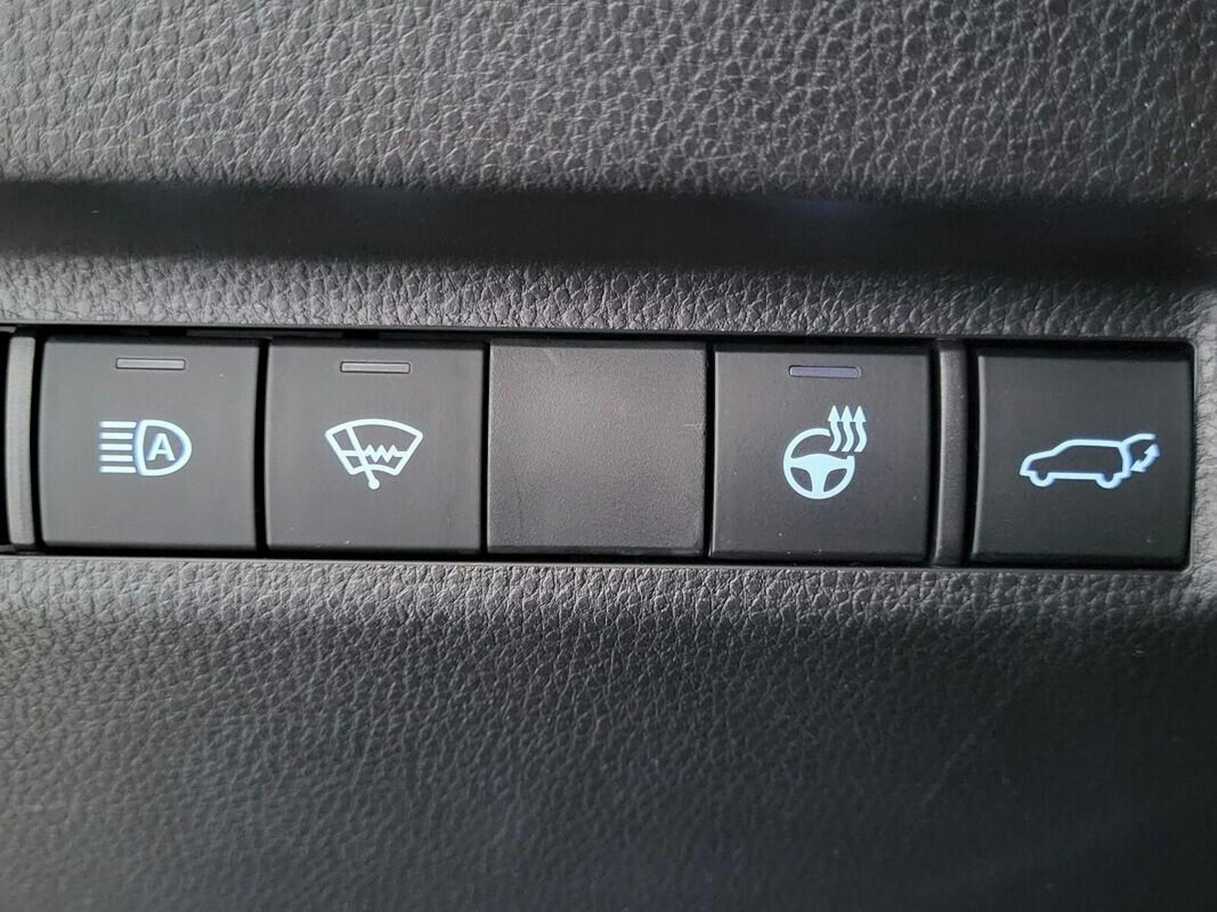 harmaa Toyota RAV4 2022 kuva 10.