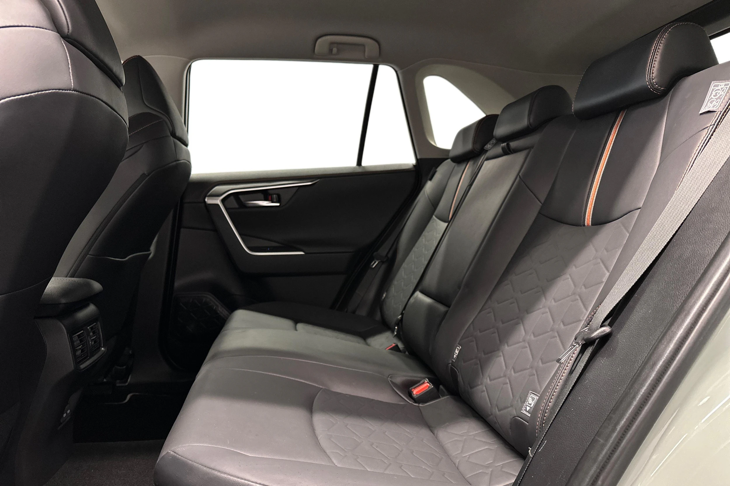 harmaa Toyota RAV4 2022 kuva 11.