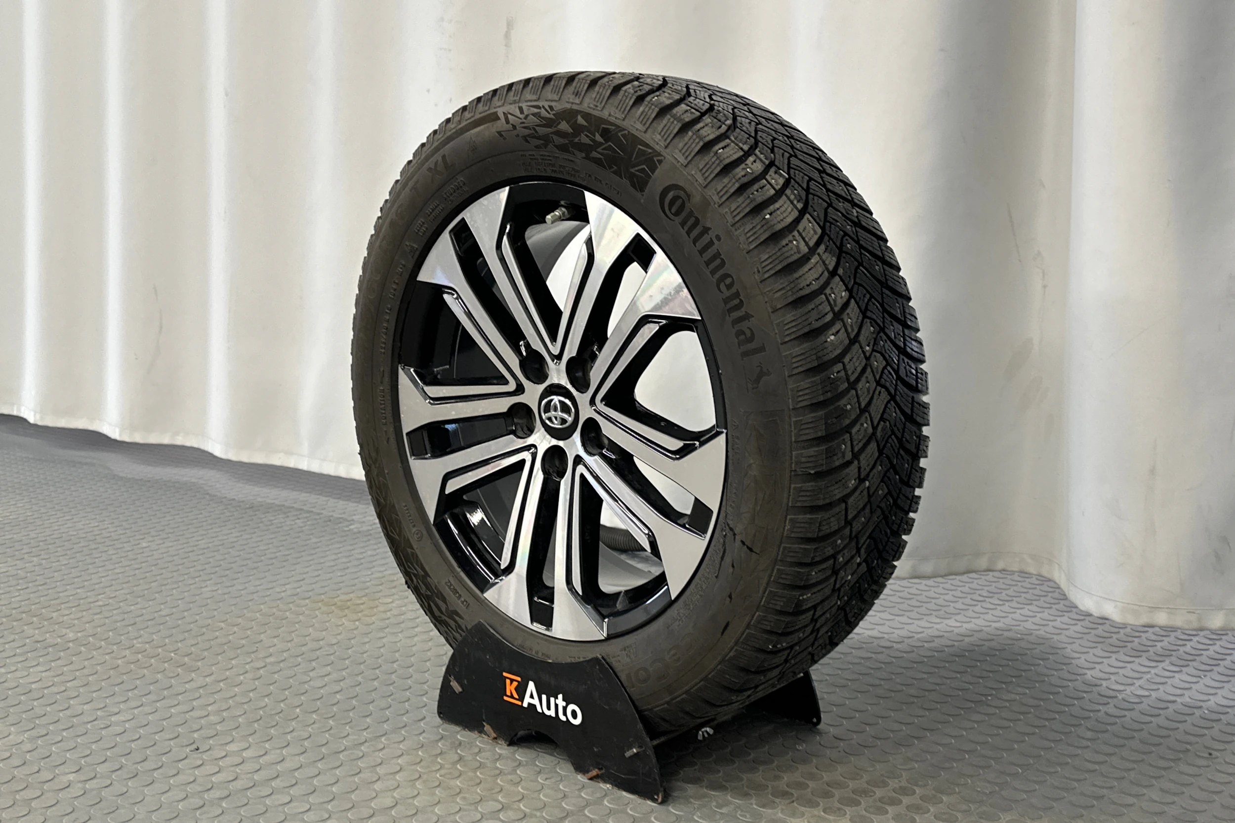 harmaa Toyota RAV4 2022 kuva 13.